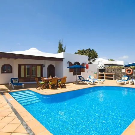 Villa In Puerto Del Carmen Sleeps 6 With Pool