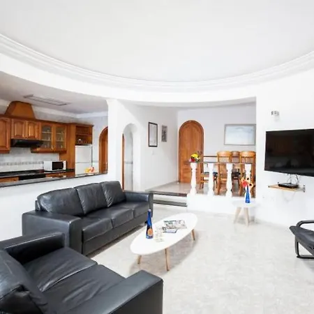 In Puerto Del Carmen Sleeps 6 With Pool Villa Puerto del Carmen (Lanzarote)