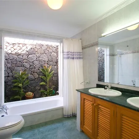 In Puerto Del Carmen Sleeps 6 With Pool Villa *