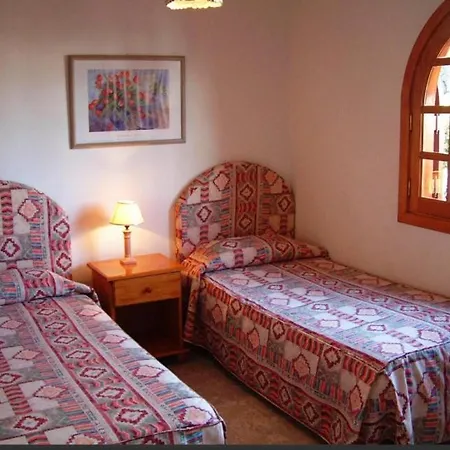 In Puerto Del Carmen Sleeps 6 With Pool Vila *